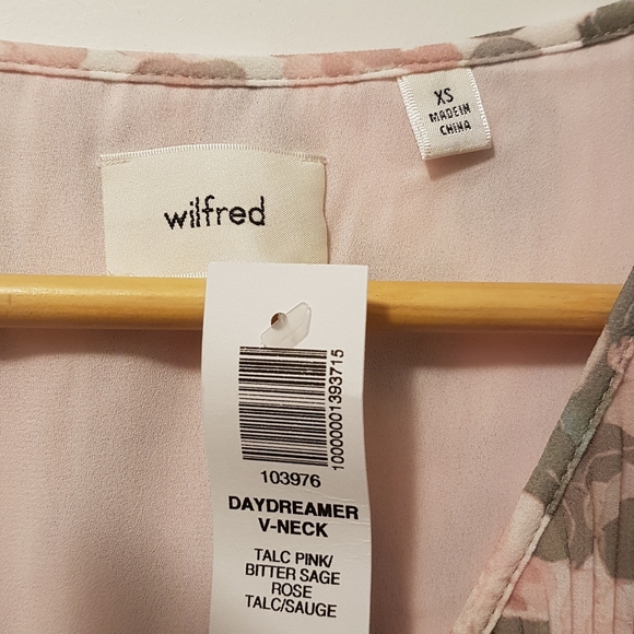 BNWT Aritzia Daydreamer V-neck Dress - Picture 3 of 4
